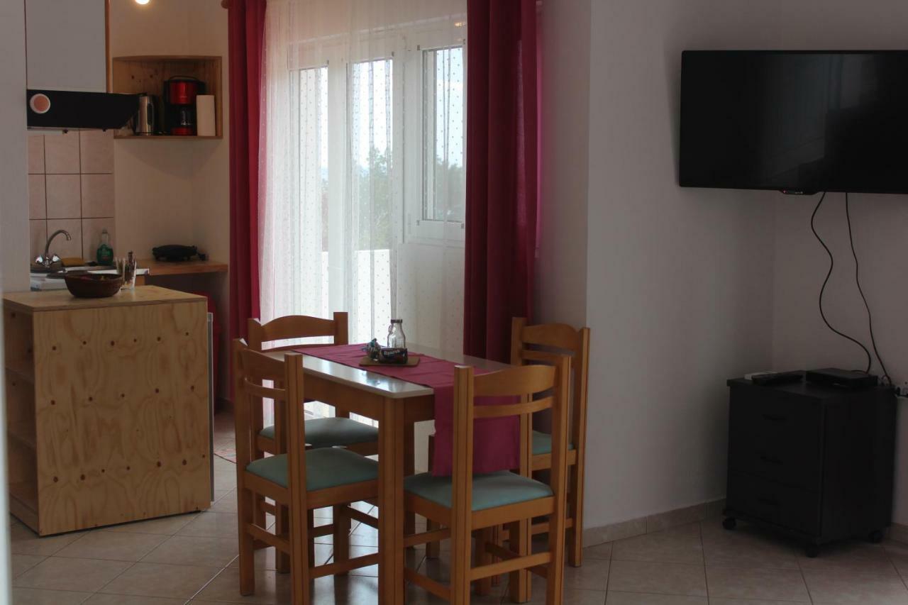 Aaron Studios Apartments 애야퍼디야 외부 사진